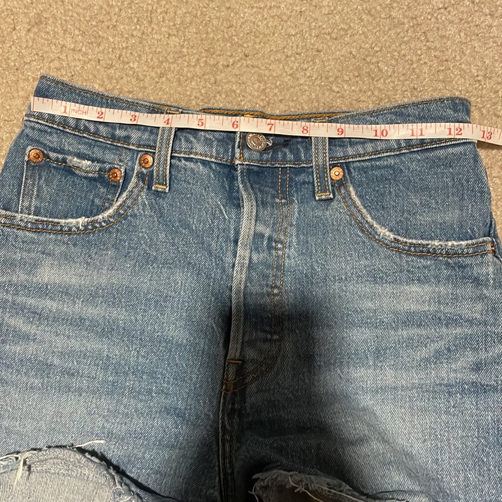 Levi’s Ribcage Shorts - Picture 4 of 4